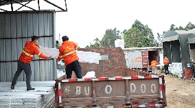 一句承諾一份責任，天不亮就開始裝車，保障交期