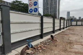 旭東圍擋廠(chǎng)家-彩鋼圍擋板有什么優(yōu)勢(shì)？