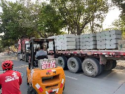 建筑工地的圍擋用的是什么材質(zhì)的材料啊？