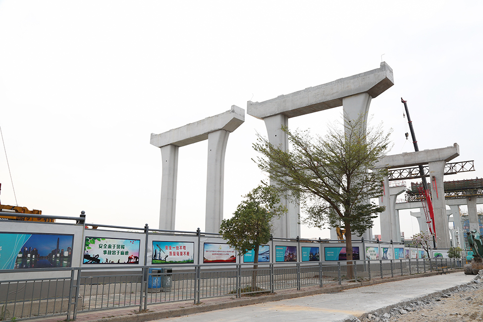 1612519072128124.jpg 外環(huán)高速段圍擋.jpg