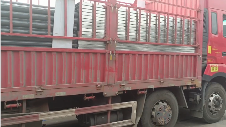 鋼結(jié)構(gòu)裝配式圍擋：快速送達(dá)、環(huán)?；厥?，助力工地高效施工