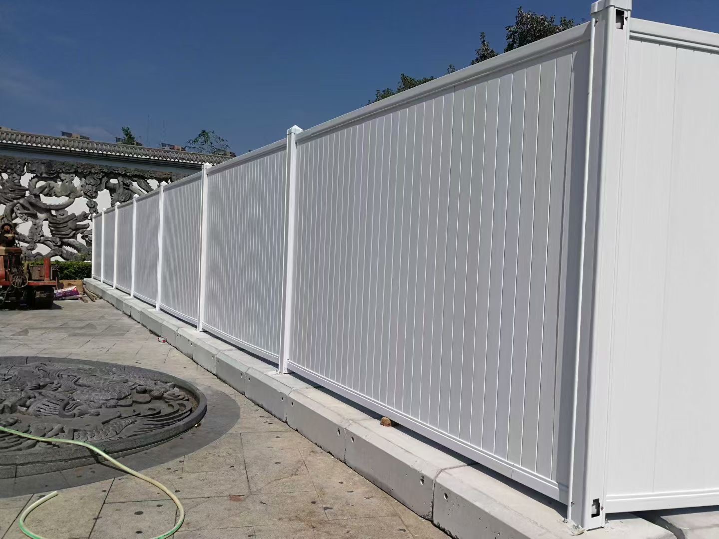 老客戶推薦新客戶，沙井道路維修項(xiàng)目再選旭東PVC圍擋